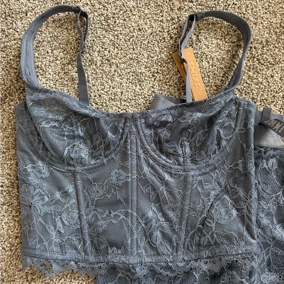 SKIMS Lace Bralette and Shorts Set - Picture 2 of 5